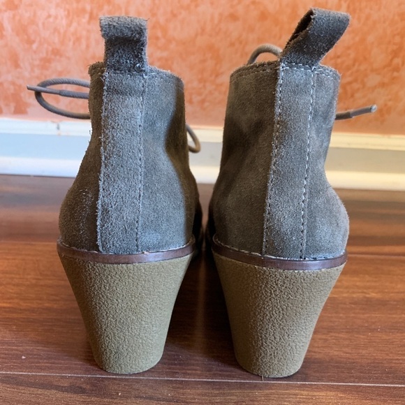 WHITE MOUNTAIN Suede Leather Ankle Bootie 9 - Picture 4 of 12